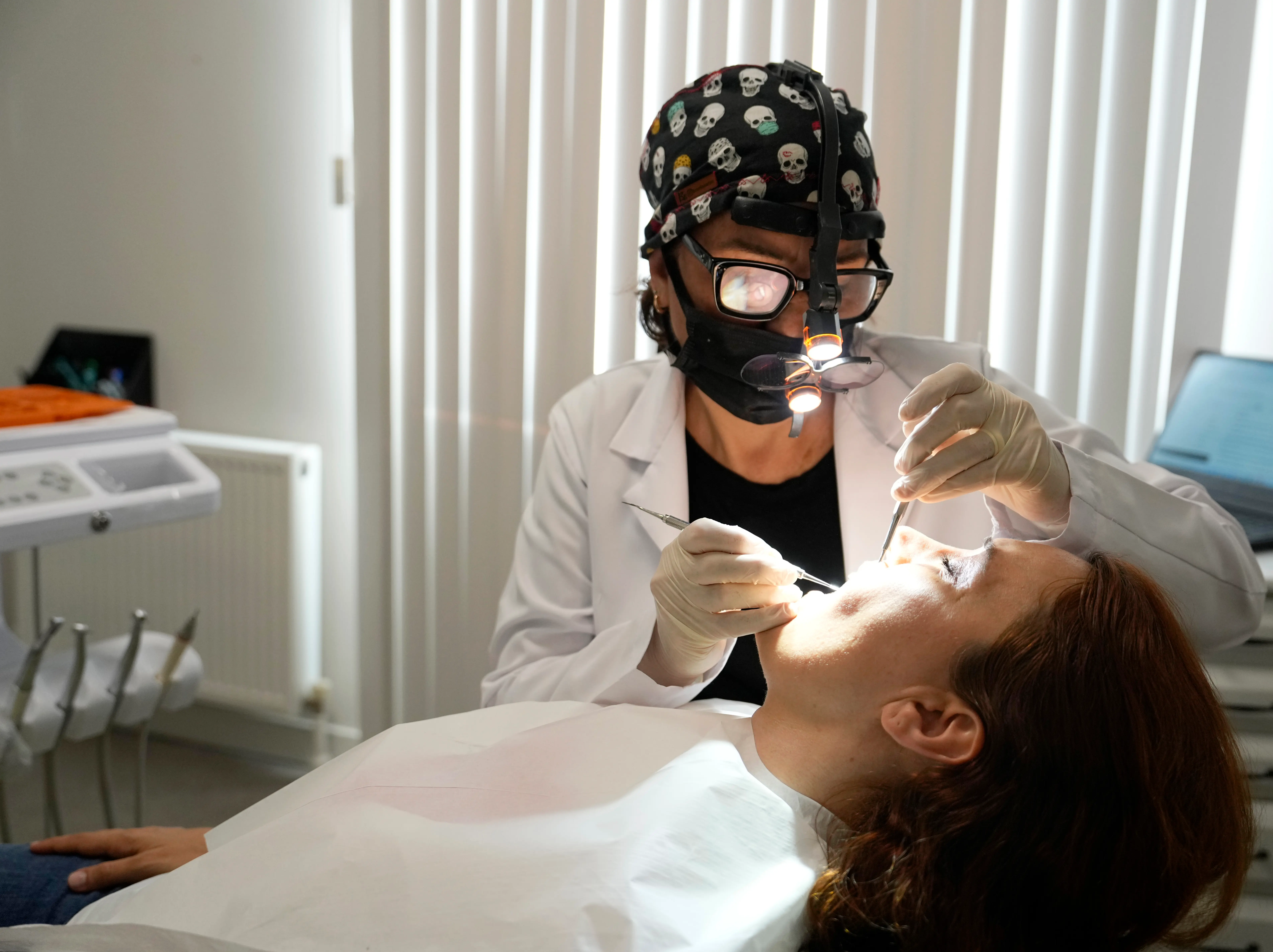 Diş kliniği iletişim görseli